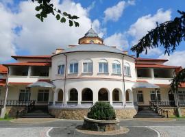 West Fort, Hotel in Zolochiv