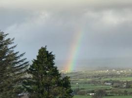 The Collins,Our View from The Top, kuća za odmor ili apartman u gradu 'Listowel'