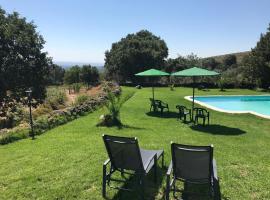 Casa Rural Los Robles, landsted i Acebo