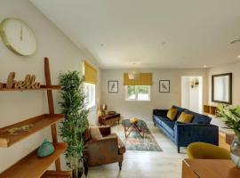 The Lodge, holiday home in Cowbridge