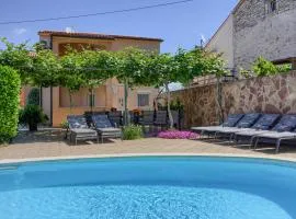 Charming villa Petroro with pool, 900m from the beach