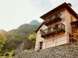 Wild Valley Romantic Escape, holiday home in Crana
