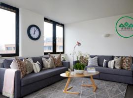 Aisiki Living at Upton Rd, Multiple 1, 2, or 3 Bedroom Apartments, King or Twin beds with FREE WIFI and FREE PARKING, hotel near Watford Stadium, Watford