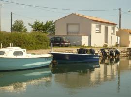 La petite maison au bord du canal T2 - 3étoiles -, nyaraló Frontignanban