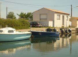 La petite maison au bord du canal T2 - 3étoiles - – hotel w mieście Frontignan