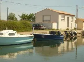 La petite maison au bord du canal T2 - 3étoiles -