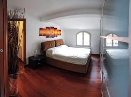 STUPENDA MANSARDA CENTRALISSIMA, finiture di lusso, apartmán v destinaci Carrara