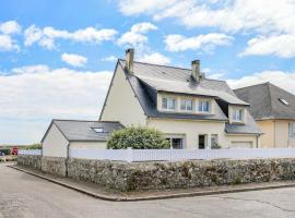 Gorgeous Home In Quinville With Kitchen, feriehus i Quinéville