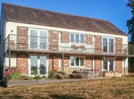 4 Bedroom Awesome Home In Saint-pierre-sur-orth, hotel with parking in Sillé-le-Guillaume