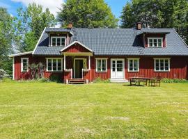 7 person holiday home in R KE, hotel with parking in Röke