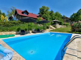 Gorgeous Home In Seketin With Outdoor Swimming Pool, loma-asunto kohteessa Seketin