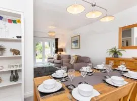 Woodlea House with Free Parking