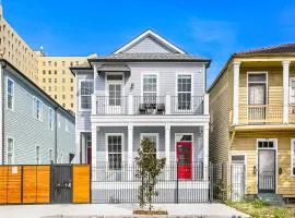 Stunning 4BR-5BR near Frnch Quarter Homes by Hosteeva