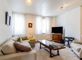Cosy Holiday Home in Oostende with Terrace, Hotel in Ostende