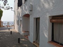 Cozy apartment 30 steps from the ocean, beach rental in Palafrugell