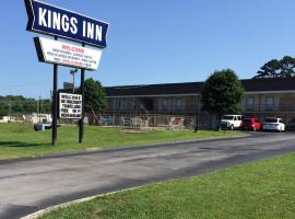 Kings Inn، فندق مع مسابح في مدينة لينوير