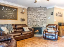 Downtown Gatlinburg Gem 102 - Walk to the Shops & Trails, hotel em Gatlinburg