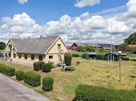 Bruksparkens Hostel、Vellingeのコテージ