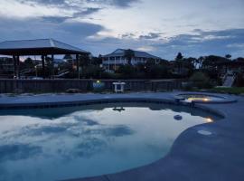 Sunset Harbor Home: St. Augustine şehrinde bir otoparklı otel