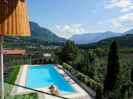 Pension Schweigkofler, guest house in Tirolo