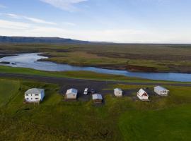 The Holiday Houses by Stay Iceland, будинок для відпустки у місті Кіркьюбайярклейстюр