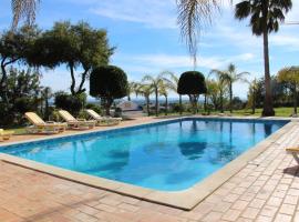 Idyllic Farm House Amazing Landscap Sea View, villa i Loulé