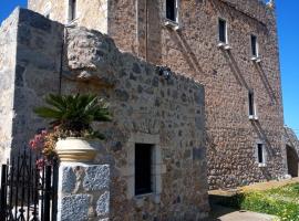 ΤΟ ΠΥΡΓΟΣΠΙΤΟ ΤΗΣ ΑΝΝΕΖΟΥΛΑΣ ANNEZOULA'S CASTLE, hotel u gradu Áyios Athanásios