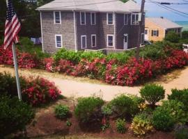 Cape Cod Fabulous 4 BR House, Steps to Bay, Great View, Brewster, hotel en Brewster