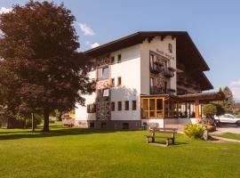 Hotel Berghof, hotell i Berg im Drautal