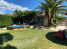 Les Rosiers, hotel with parking in Lapalud