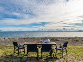 Waitahanui Lakefront Escape - Waitahanui Home, villa in Waitahanui