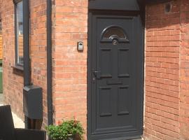 Cosy and Peaceful Maisonette with Terrace, Kidderminster – hotel w mieście Kidderminster
