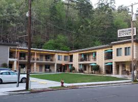 The Happy Hollow, hotel near Magic Springs & Crystal Falls, Hot Springs