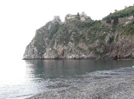 Casa NUPI, apartamento en SantʼAlessio Siculo