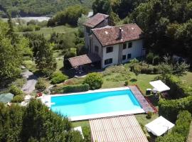 Villa le Noci, hotel v destinaci Bettola