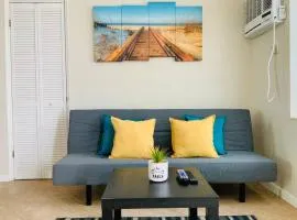 Hollywood Beach Apartments - Walk to the Beach