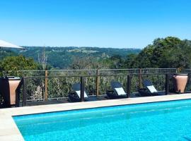 Montville Holiday Apartments, romantic hotel in Montville