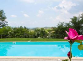 Premiere Apartments - Residenza Le Rose nel Chianti، شقة في Lornano