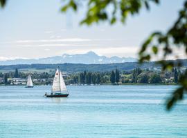 Lakeside Apartment - Seeufer Apartment, family hotel in Allensbach