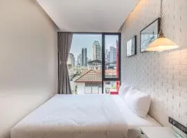 Sleep Box Sukhumvit 22