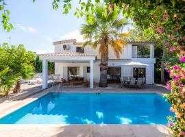 Villa Beach Palmitos, holiday home in Can Picafort