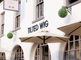 Tilted Wig、ウォリックのホテル