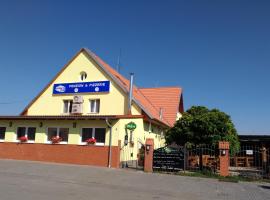 Penzion Kometa - rodinn&yacute; pobyt u Novoml&yacute;nsk&yacute;ch jezer s komfortem, restaurac&iacute; a dětskou z&oacute;nou