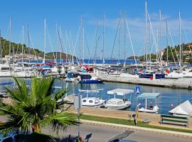 Luxory D-Rooms, hotel di Vela Luka