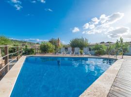 Villa Can Pau, pool and garden close to the beach – hotel w Port d'Alcudia
