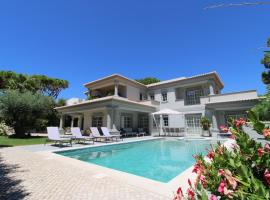 Charming Exceptional Golf Villa in Algarve、ファロのゴルフ場併設ホテル