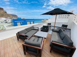 luxury penthouse with ocean and beach views in Puerto de Mogan, hotel in Puerto de Mogán