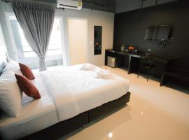 B-Black Hotel Chonburi, ξενοδοχείο σε Chon Buri