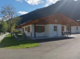 BergAufe Chalets Mallnitz, hotell Mallnitzis huviväärsuse Ankogelbahn 1 lähedal