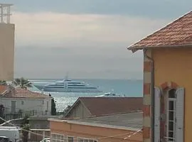 Beau duplex lumineux avec aperçu mer